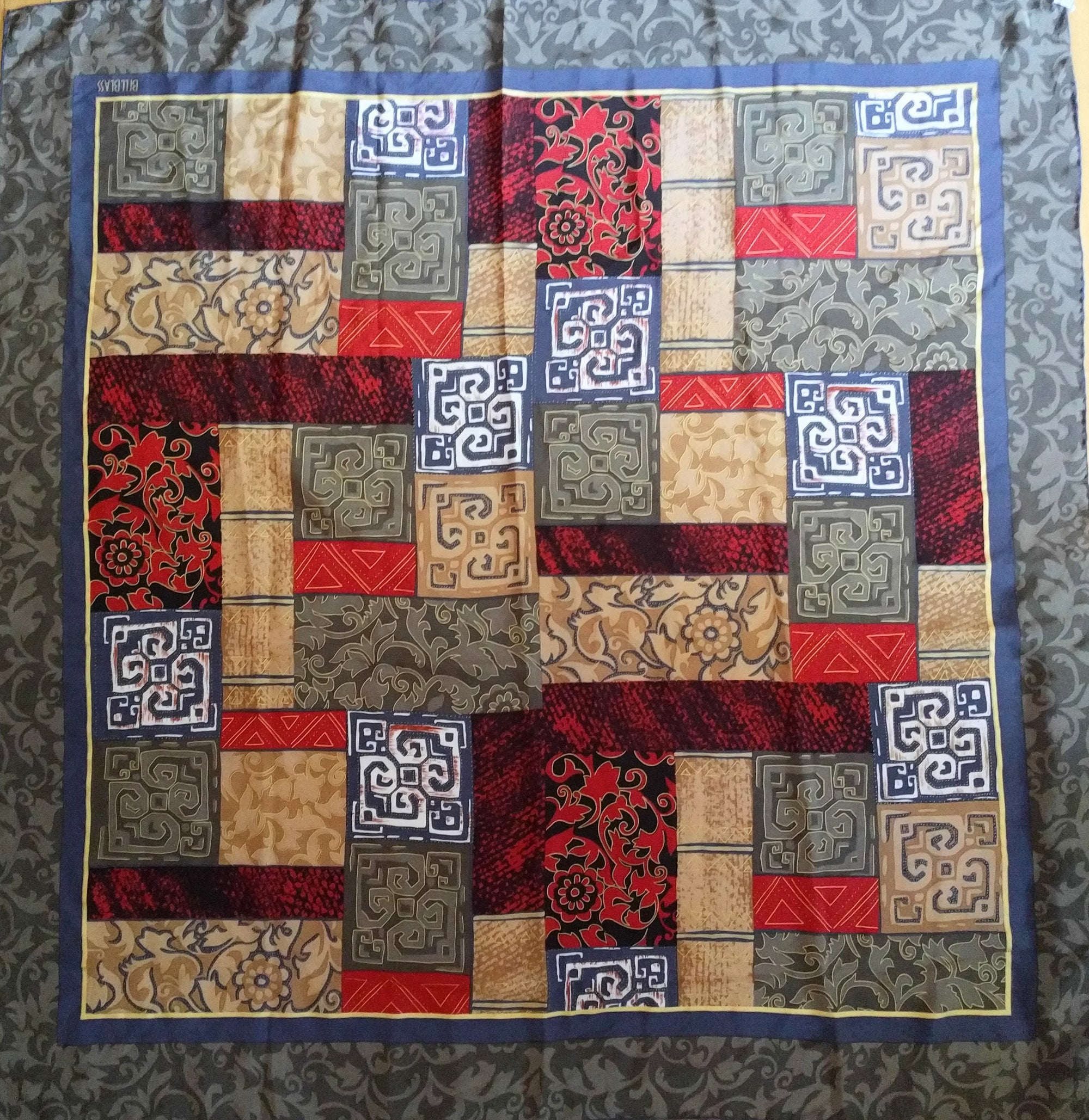 BILL BLASS Silk Scarf - Gorgeous Large Quilt Pattern Care de Soie - Vintage Fashion Accessory for Women