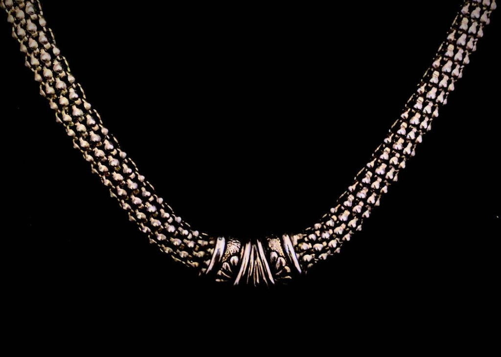 Vintage silver-tone heavy mesh necklace, classic retro choker design