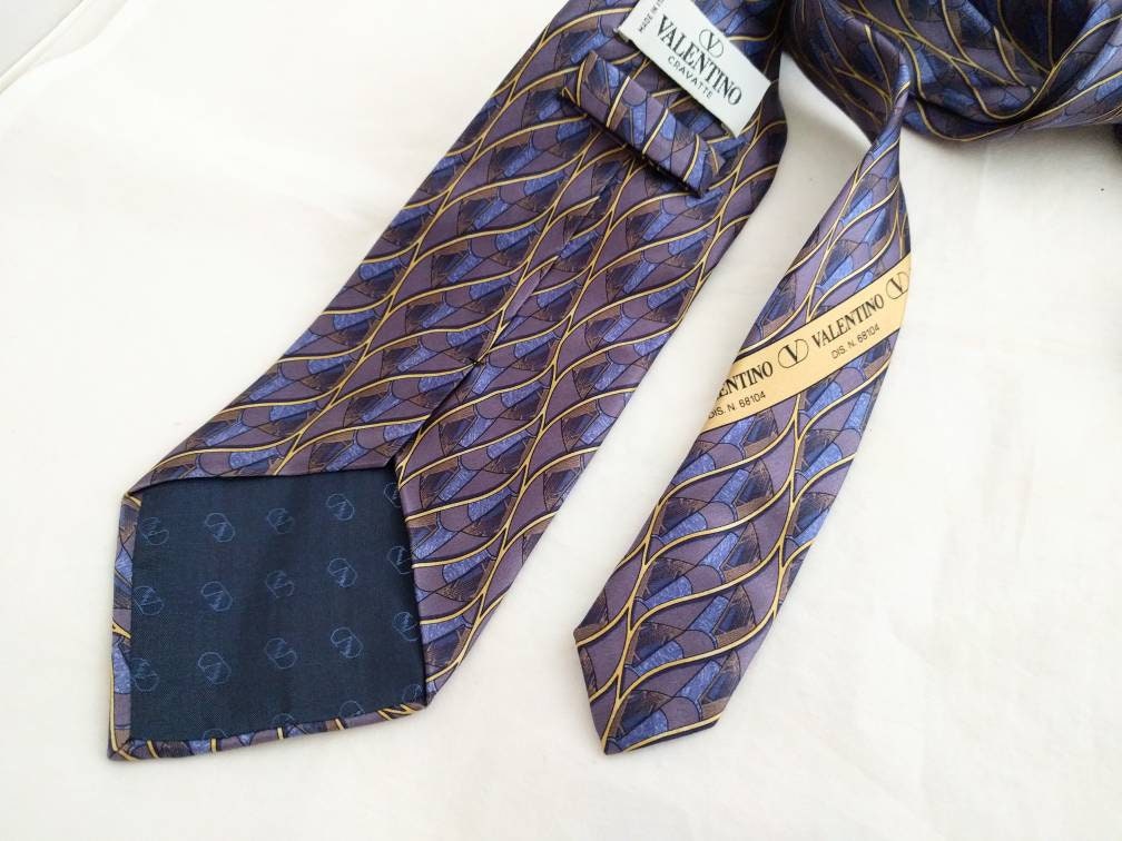 Valentino tie with branded logo lining, Italian craftsmanship, excellent condition - Valentino silk necktie
