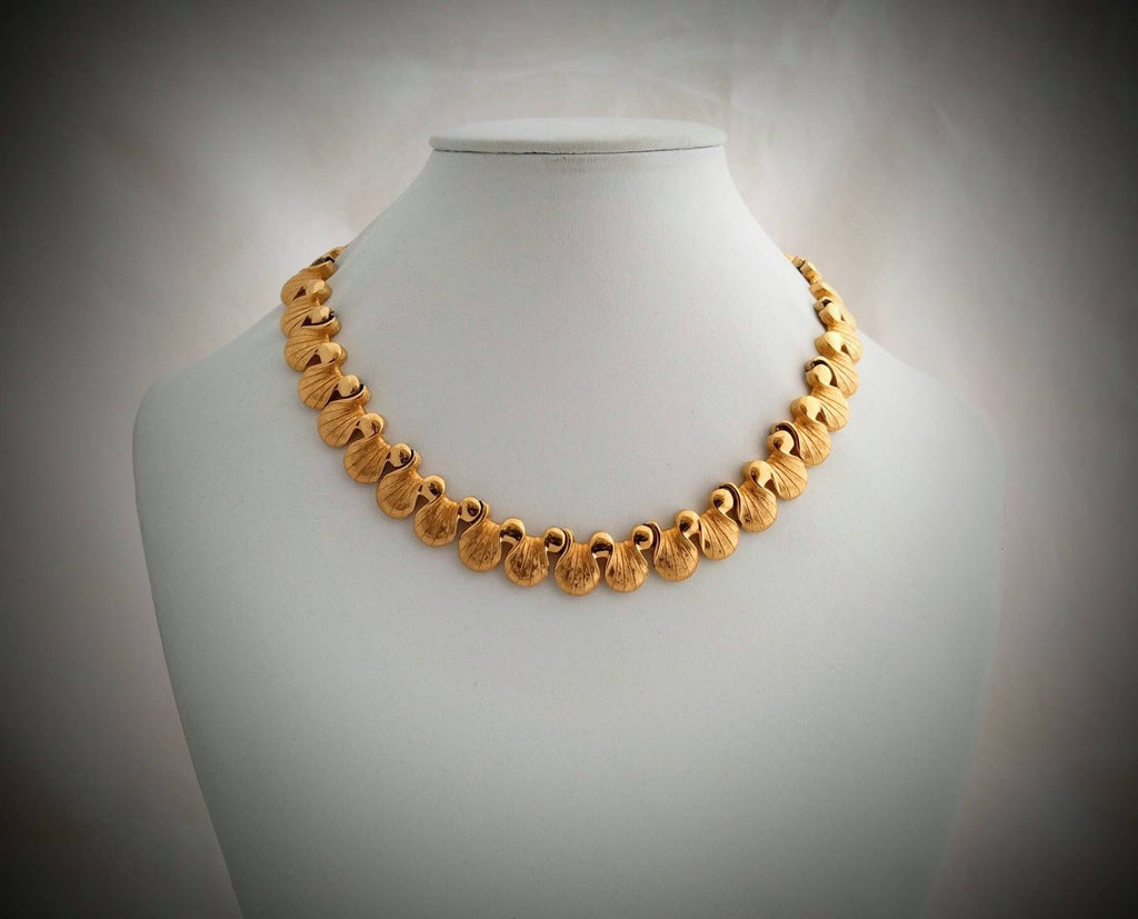 D&#39;Orlan signed scalloped necklace, 22K gold-plated, 16 inches, vintage seashell statement necklace