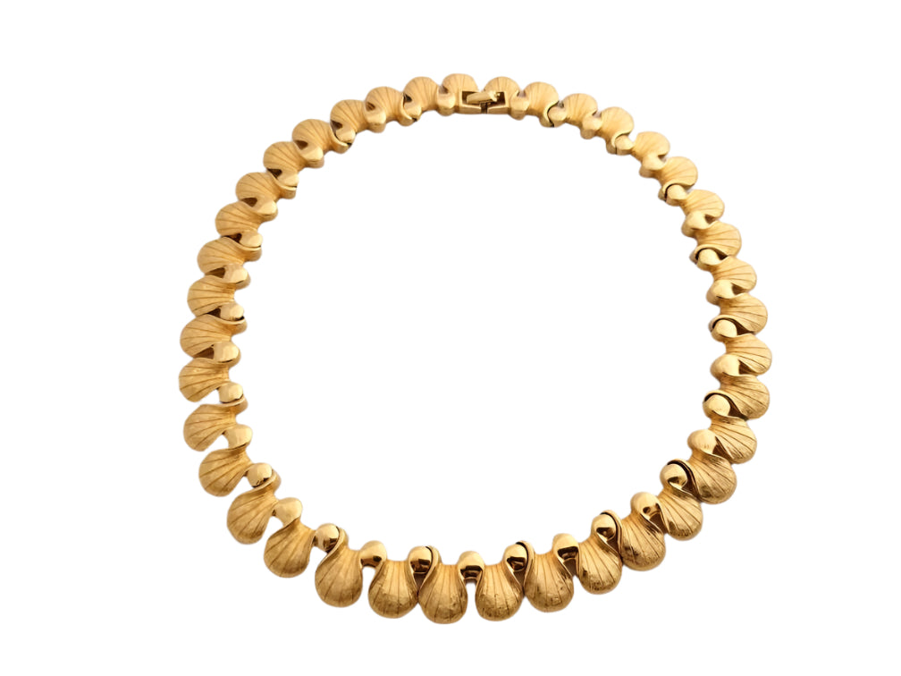 D&#39;Orlan signed scalloped necklace, 22K gold-plated seashell design, 16-inch vintage jewelry