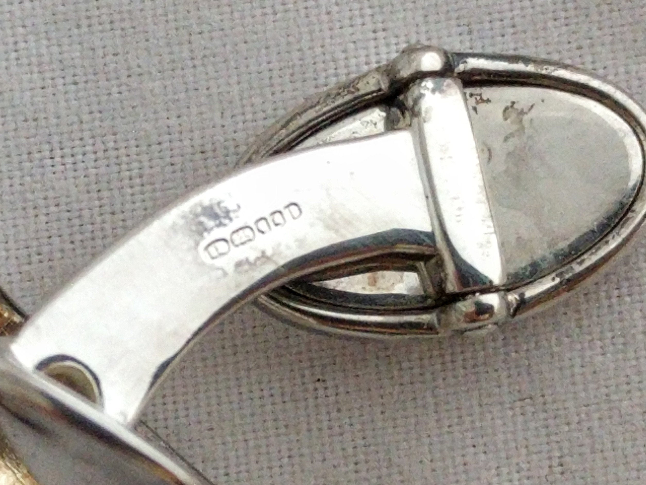 Links of London Sterling Silver Eternity Ribbon Cufflinks – T-Bar Design, Original Box, Classic Men’s Accessory