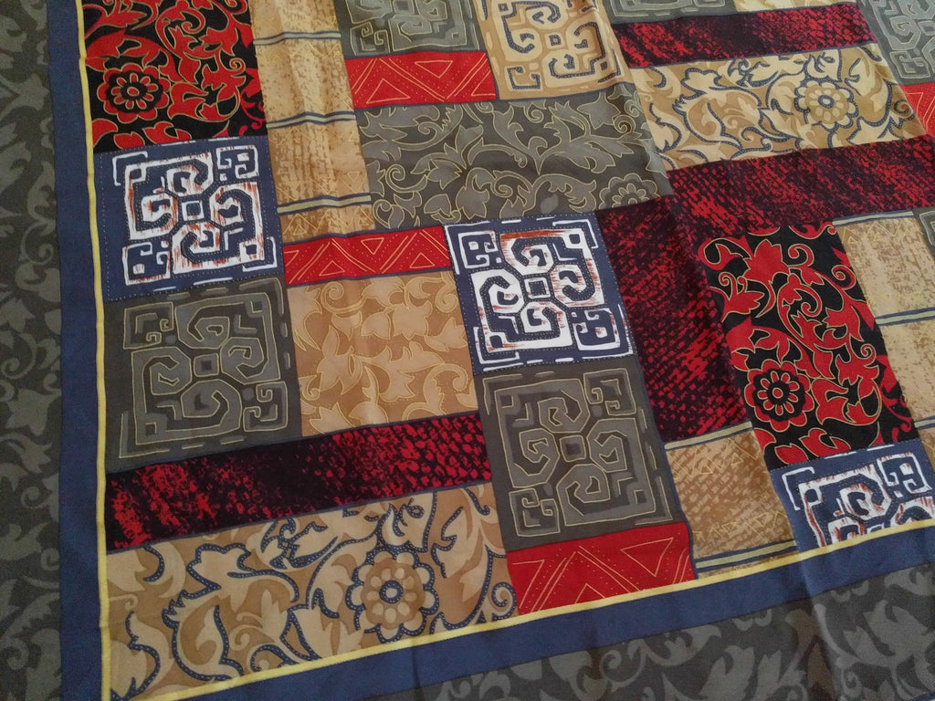 BILL BLASS Silk Scarf - Gorgeous Large Quilt Pattern Care de Soie - Vintage Fashion Accessory for Women
