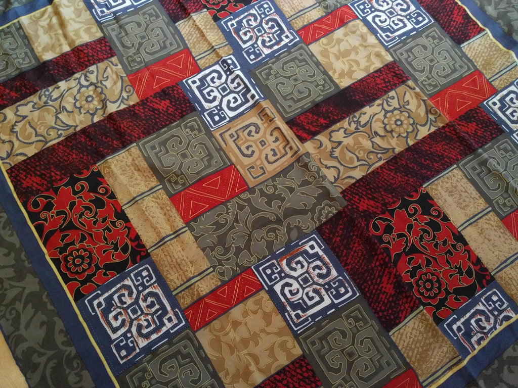 BILL BLASS Silk Scarf - Gorgeous Large Quilt Pattern Care de Soie - Vintage Fashion Accessory for Women