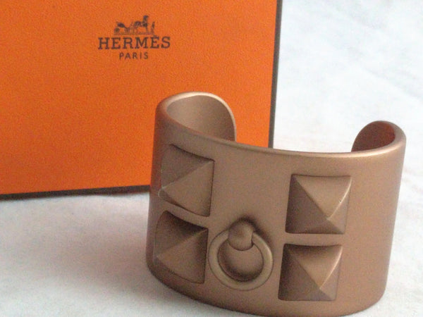 Hermes Collier de Chien cuff bracelet, Sunset Aluminum with Matte Gold finish, size 14.5 cm - High-end fashion jewelry