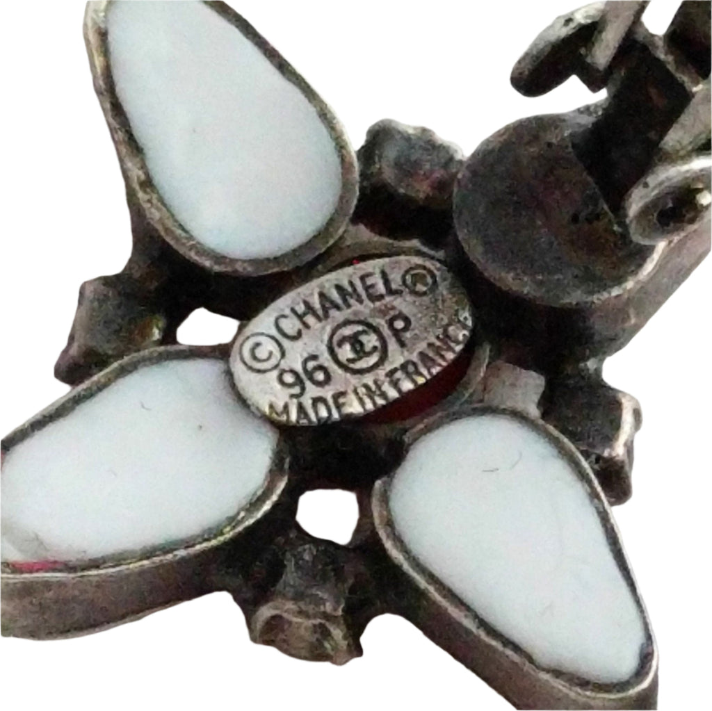Vintage Chanel collectible earrings, white and red Gripoix glass, 2.5 cm diameter - Vintage Chanel clip-on earrings