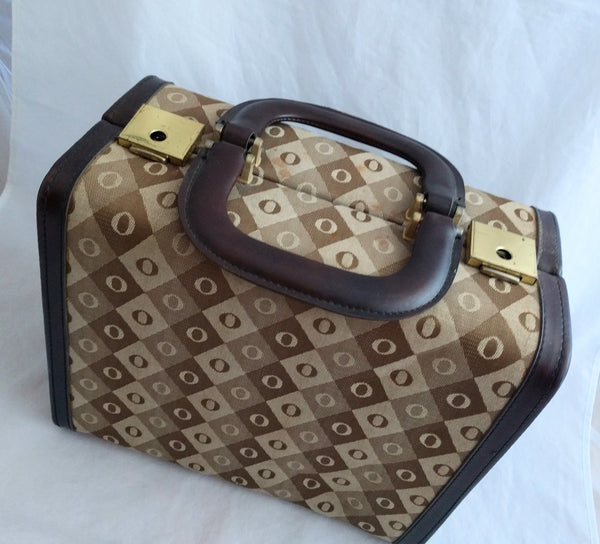 Travel Case – Classic Makeup Carrying Case, Retro Beauty Storage, Compact and Stylish