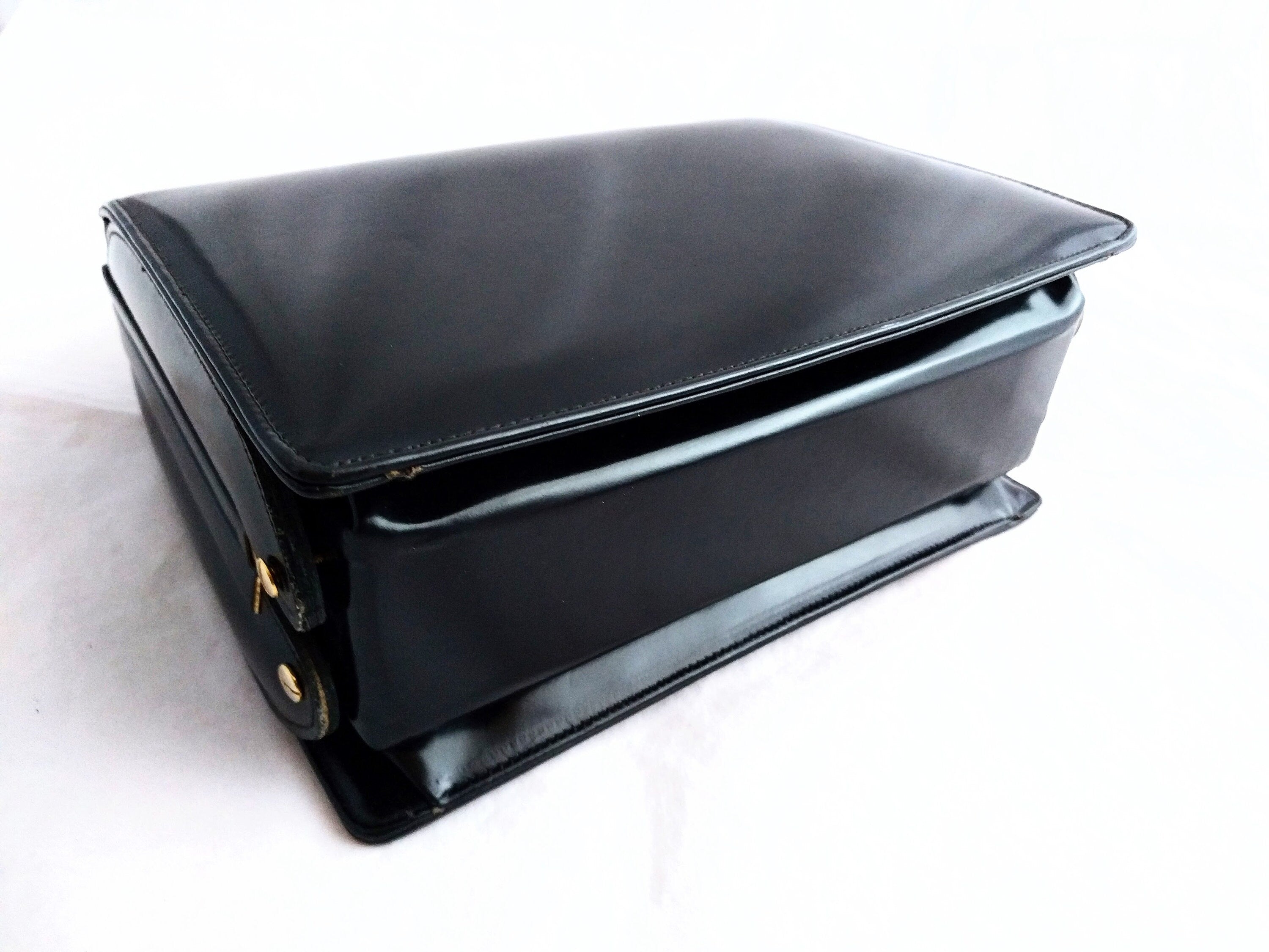 Vintage leather purse from the 60s, small Royal Ternera handbag with zippered pocket and gold clasp