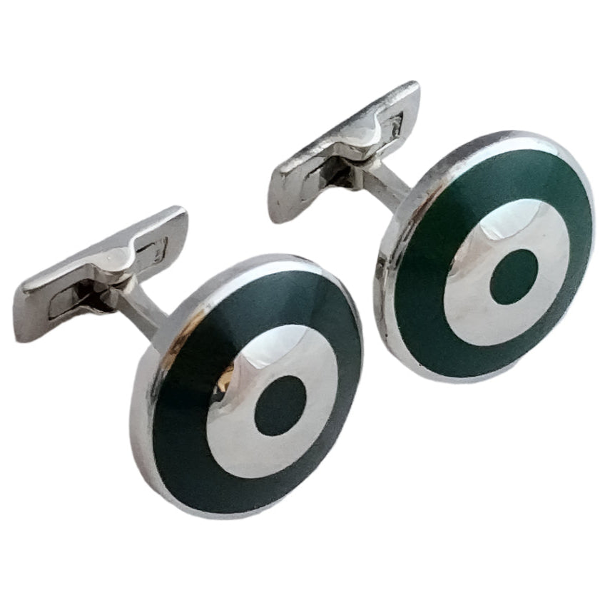 •	“Skultuna Bomber cufflinks with T-bar, gold-plated brass, excellent condition”
 Discover these Skultuna 1607 Bomber cufflinks, green enamel with gold-plated brass. Aviation-inspired, with original box, excellent condition, T-bar fastening