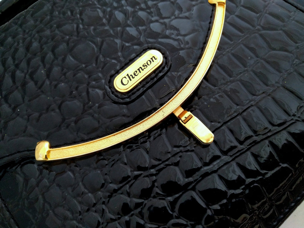 Vintage Chenson Black Embossed Leather Handbag – Crocodile-Embossed Shoulder Bag with Removable Strap, 1980s Designer Purse