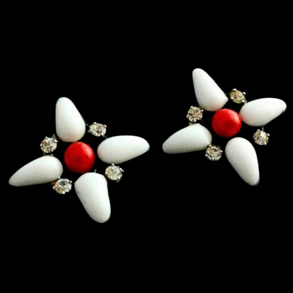 RARE Chanel white Gripoix flower earrings, Spring/Summer 1996 collection - Luxury vintage Chanel earrings