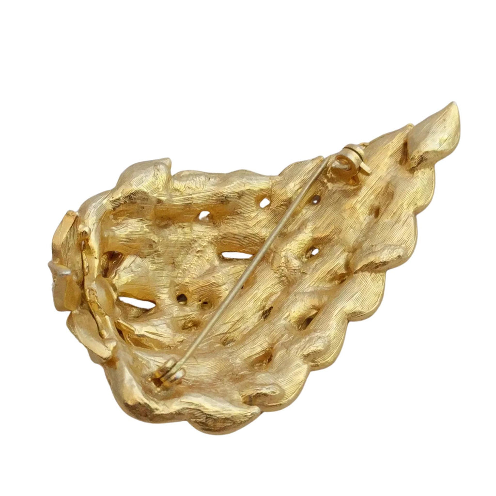 Beautiful Leaf brooch with Austrian crystals