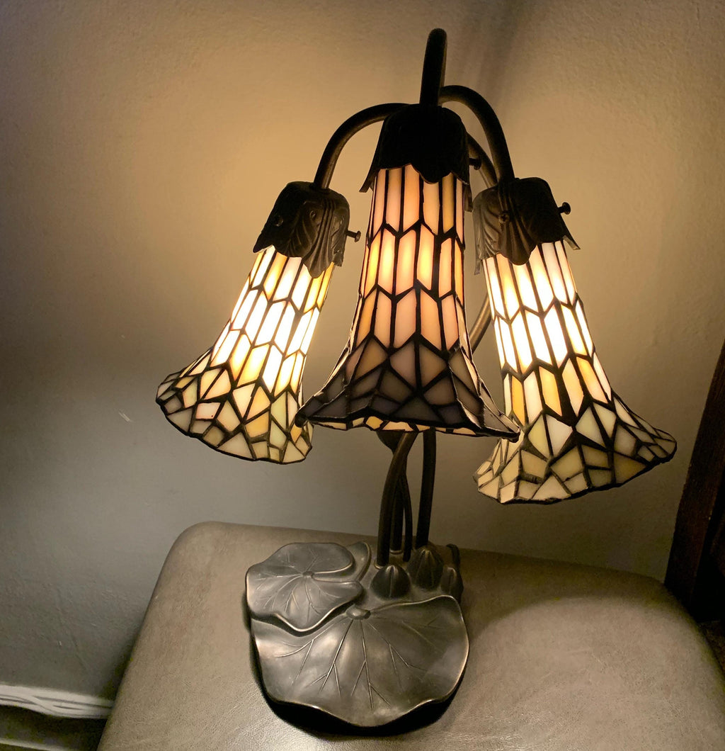 Vintage-inspired Tiffany-style table lamp with milk white and peach art glass shades