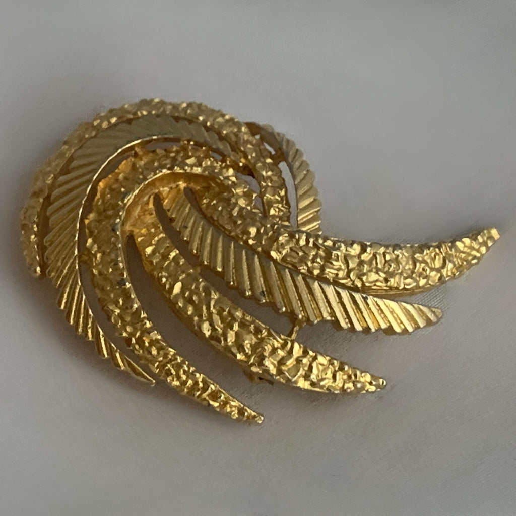 Elegant vintage burnished gold brooch, wing design, 2.5 x 1.5 inches, excellent condition