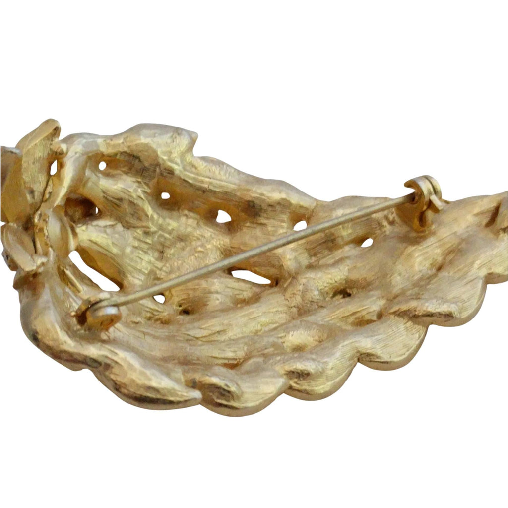 Beautiful Leaf brooch with Austrian crystals