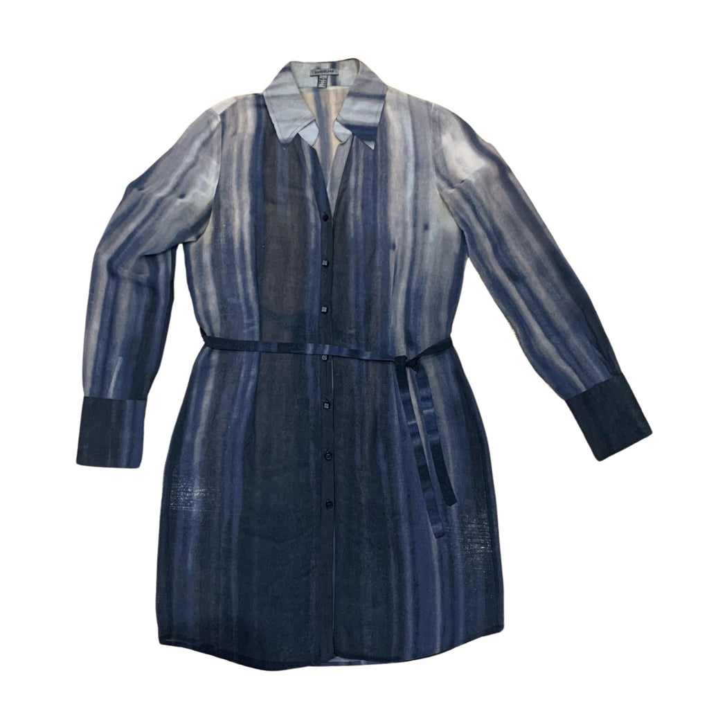 Chic fashion-forward Bandolera shirt, tie belt, tailored fit, shades of blue and gray