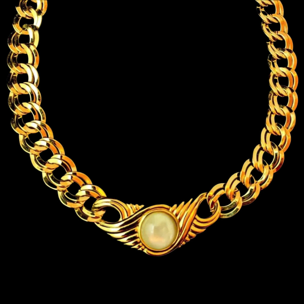 Elegant vintage Monet necklace, signed, gold-tone metal, collectible jewelry