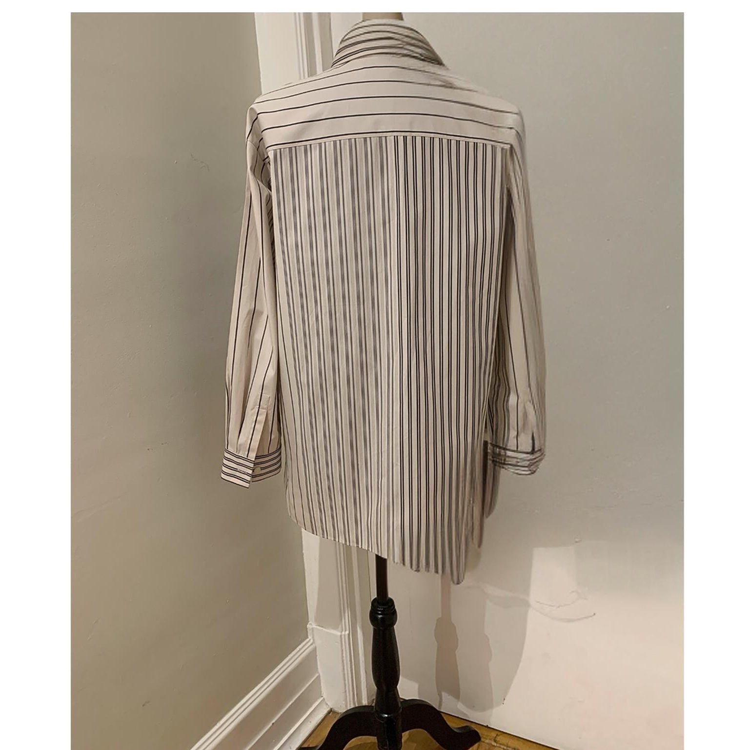 Lafayette 148 NY Crisp Cotton Poplin Shirt – Size Small, Architectural Cuffs, Hidden Placket, Minimal Designer Essential