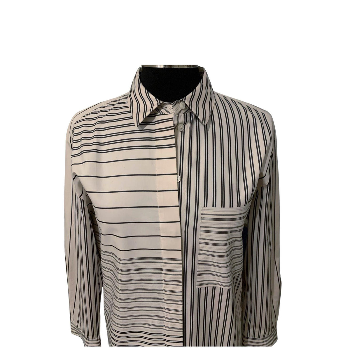 Lafayette 148 NY Crisp Cotton Poplin Shirt – Size Small, Architectural Cuffs, Hidden Placket, Minimal Designer Essential