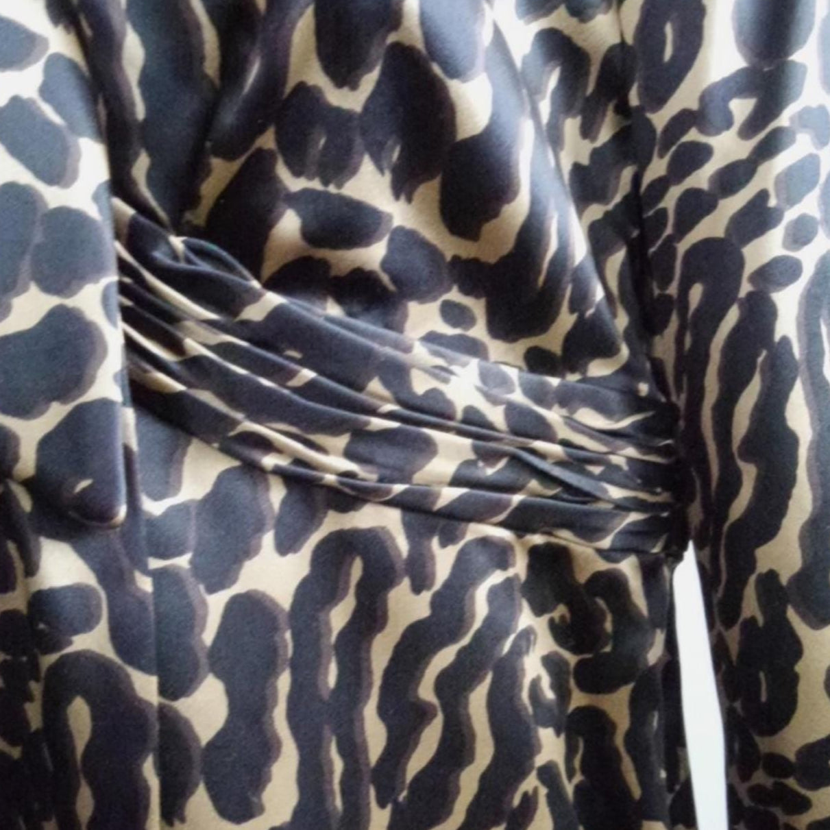 Tory Burch Stevie Silk Leopard Print Blouse – 100% Silk, Size S/M, Bow Neckline, Hidden Zip, Designer Preloved Top, Animal Print