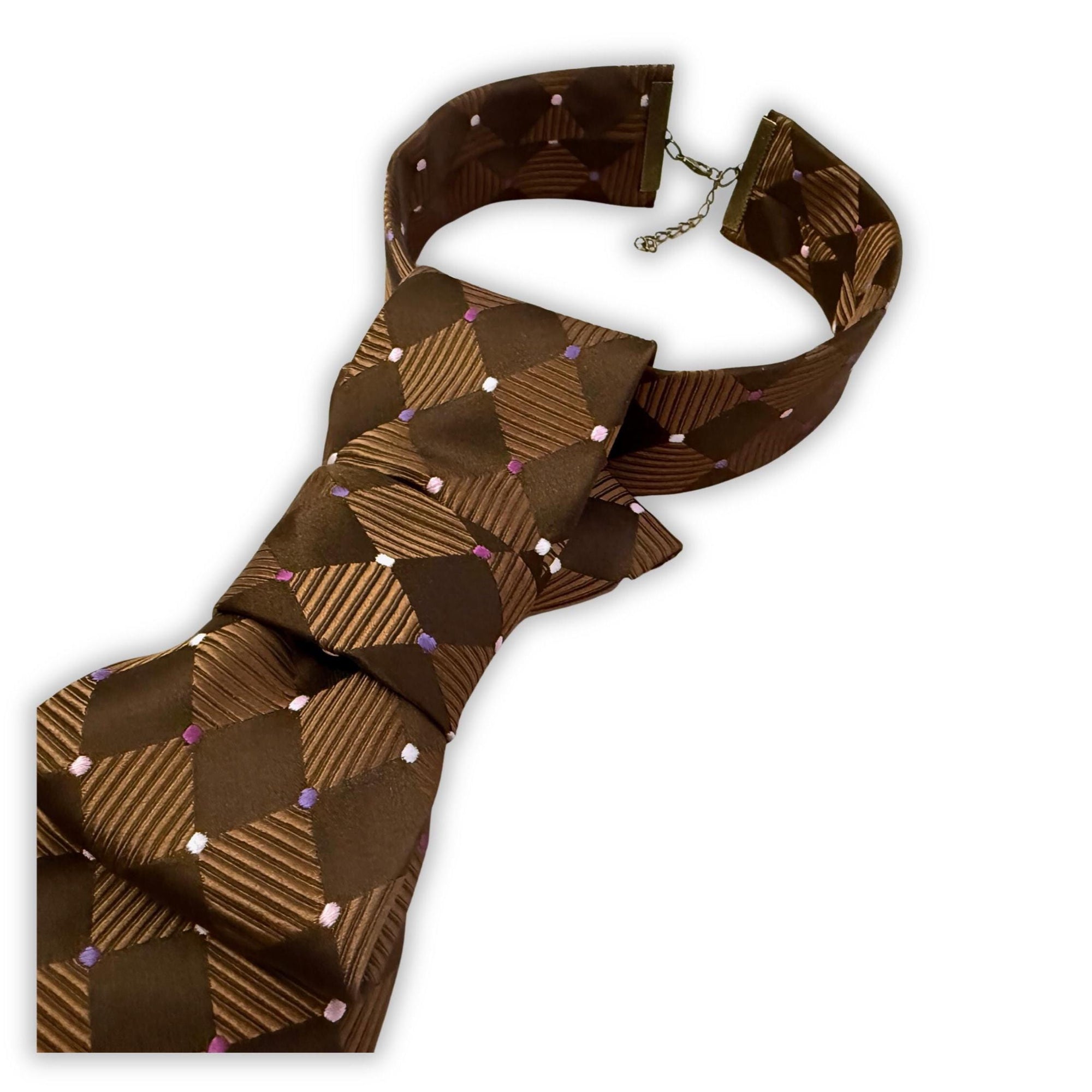 Detailed view of the 100% silk jacquard fabric from an Enzo Feldini Italy tie, showcasing the brown, white, and pink woven geometric design.