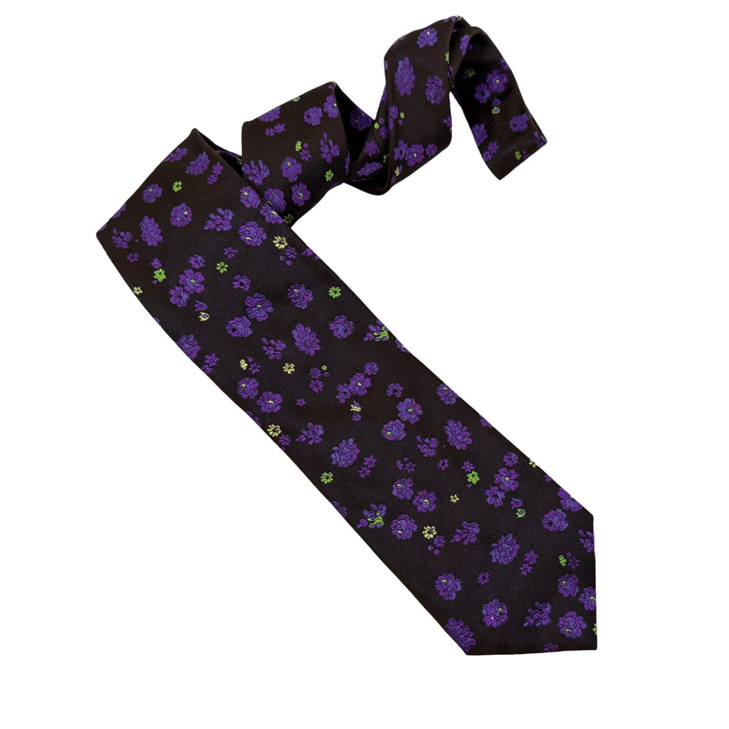 This Paul Smith piece is the perfect example of why the brand dominates the "creative professional" niche. It’s a study in contrast: a disciplined, dark botanical exterior that gives way to a hidden, maximalist rose-print lining.