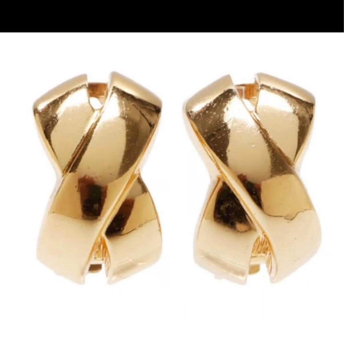 These Christian Dior earrings are a quintessential example of 1980s Parisian glamour, featuring a bold "X" crossover silhouette that offers a sophisticated, high-shine finish. Originally purchased from the luxury retailer Holt Renfrew, these archival pieces are a testament to Dior’s enduring legacy of elegance.