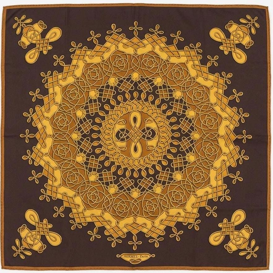 This iconic Hermès "Vinci" silk scarf is a masterpiece of geometric symmetry and Renaissance-inspired artistry. Designed by the celebrated artist Françoise Héron and first issued in 1958, the "Vinci" motif is a sophisticated tribute to the intricate knot-work and mathematical elegance often associated with the era of Leonardo da Vinci.