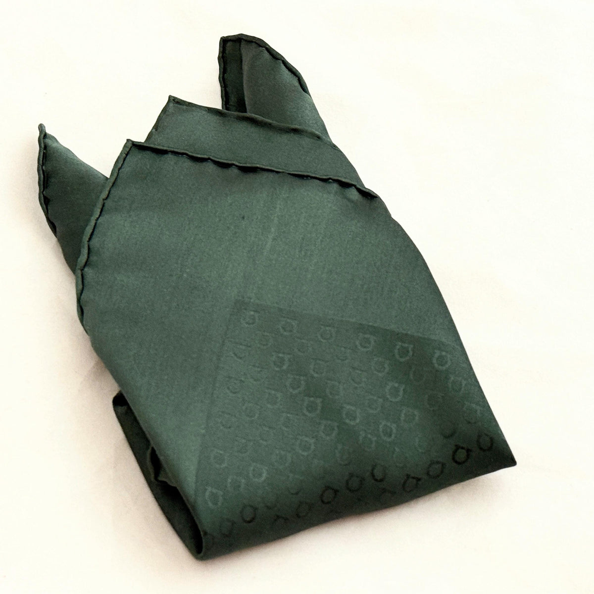 Salvatore Ferragamo pocket square - Never worn - new with tag, this pocket square is perfect for weddings, business attire, or to elevate any tailored look. A luxurious gift for the style-conscious gentleman. Green silk pocket square men