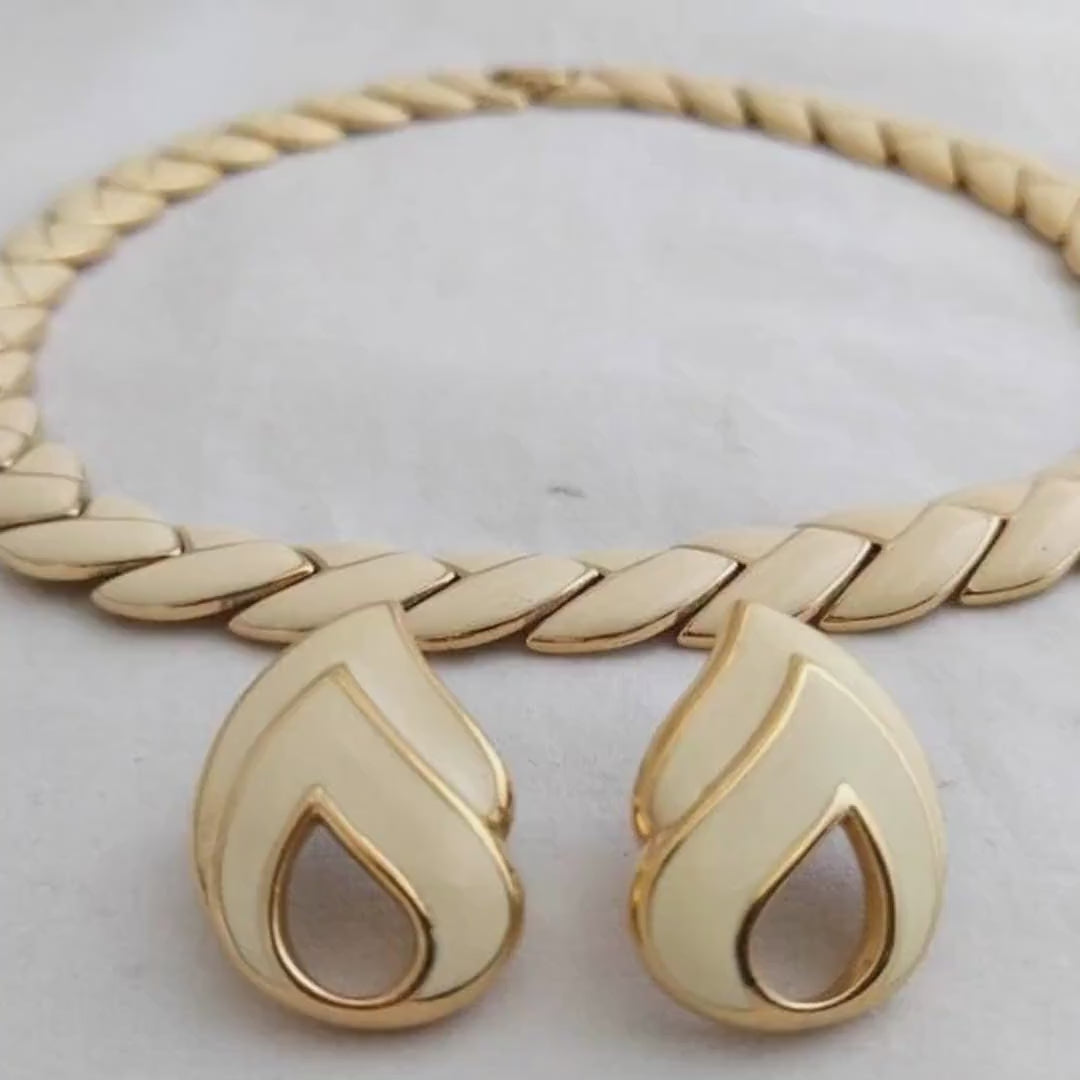 Vintage Oscar de la Renta Necklace and Earrings Set – 1980s Cream Enamel & Gold-Plated, Signed Designer Jewelry, 16" Necklace, Elegant 2Piec