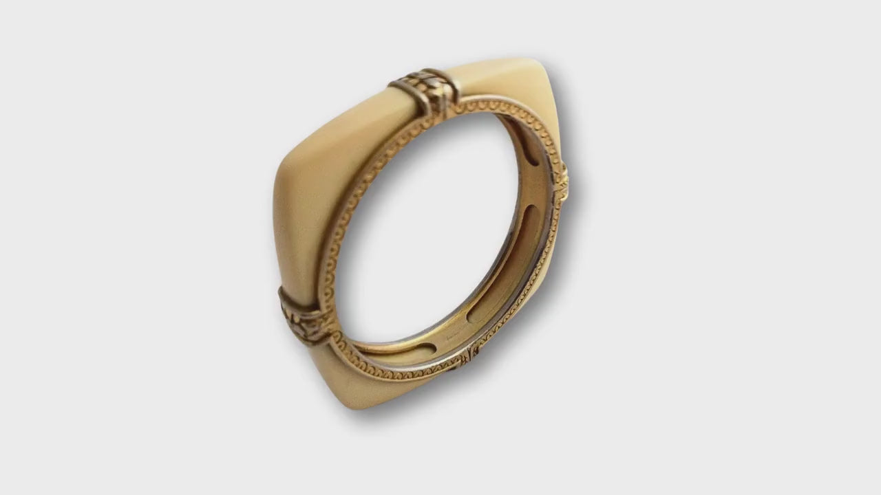 Rare Crown TRIFARI vintage bangle bracelet  1960s–1970s, signed  Lucite charm, collectible Trifari jewellery very good vintage condition