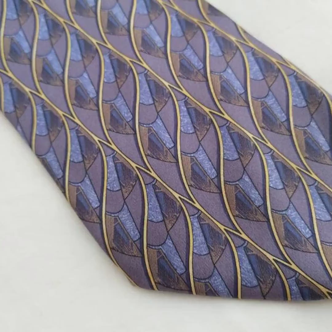 Beautiful Valentino Silk Necktie – 100% Silk, Light Lilac & Purple, Made in Italy, Excellent Condition, Unisex Design with Logo Lining, 3.5”