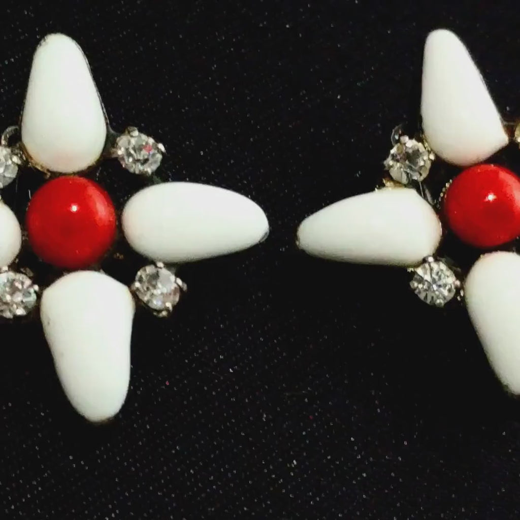 RARE Chanel White Gripoix Flower Clip-On Earrings – Spring/Summer 1996, Made in France