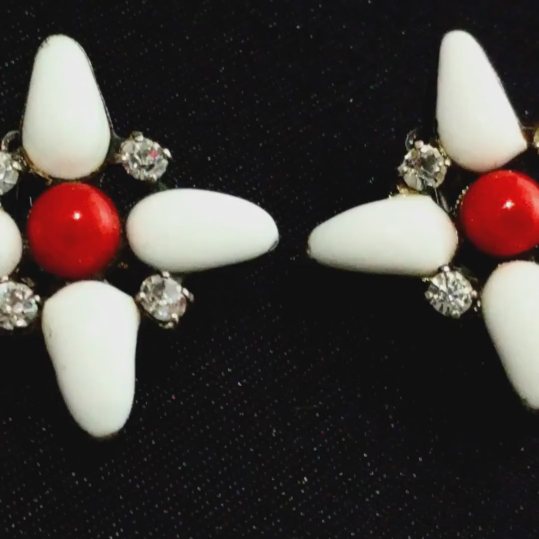RARE Chanel White Gripoix Flower Clip-On Earrings – Spring/Summer 1996, Made in France